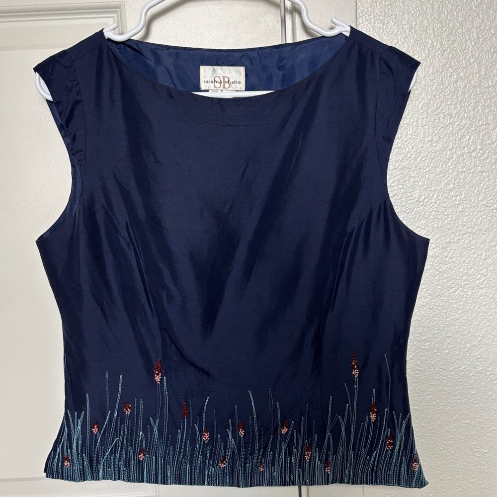 100% Silk Navy Floral Embroidered Beaded Sleeveless Blouse Size 8